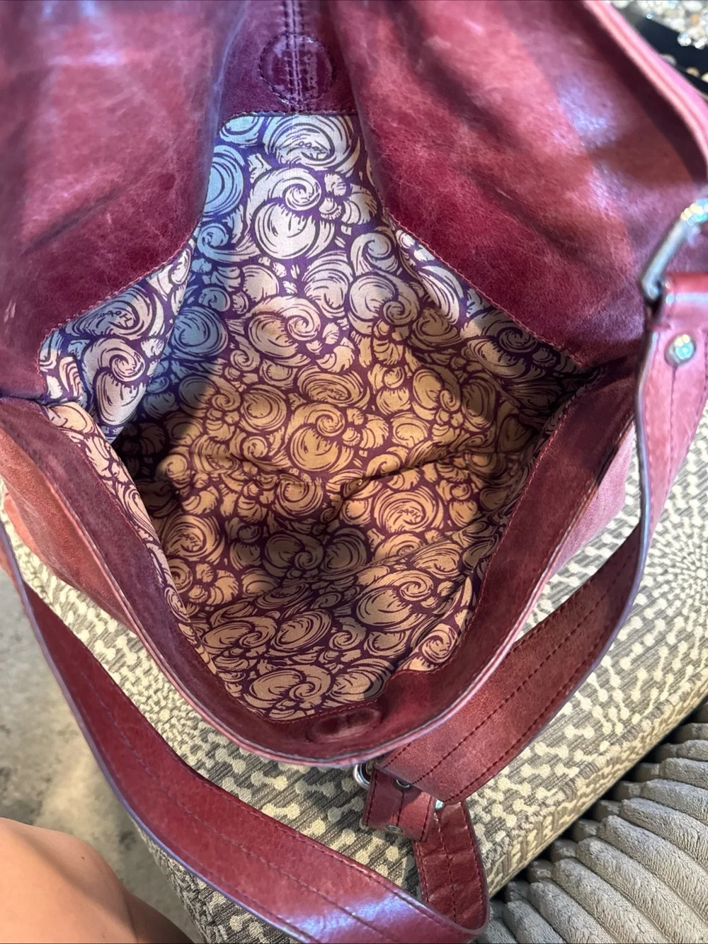 HOBO International Leather Cambel Crossbody Bag Cranberry Adj Strap Zipper
